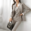 Completo da ufficio da donna, 3 pezzi, con blazer