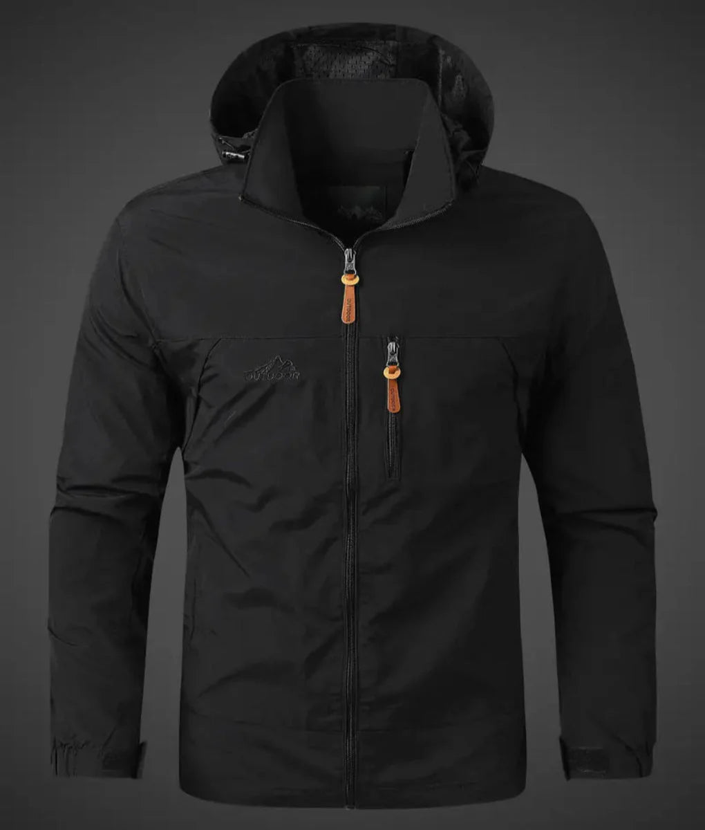 Giacca outdoor da uomo: un capo pratico e resistente alle intemperie per ogni avventura