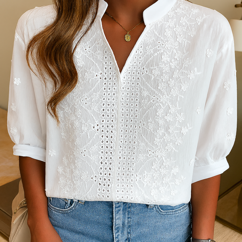 Camicetta in pizzo bianco con scollo a V