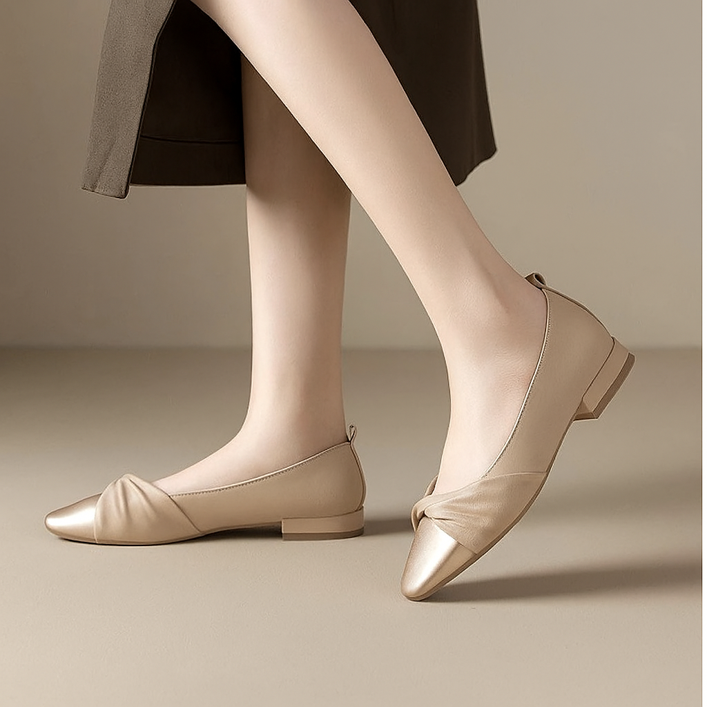 Scarpe da donna a punta con tacco basso in pelle morbida