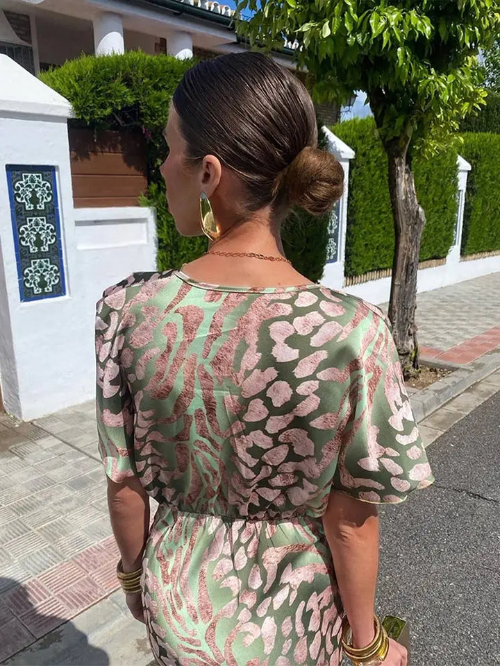 Vestito elegante da donna a portafoglio