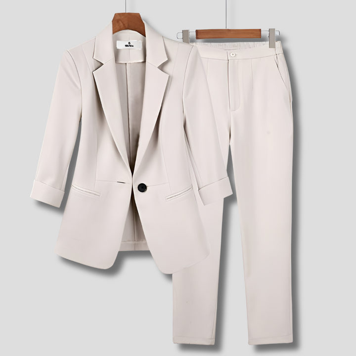 Completo elegante da donna con blazer e pantaloni