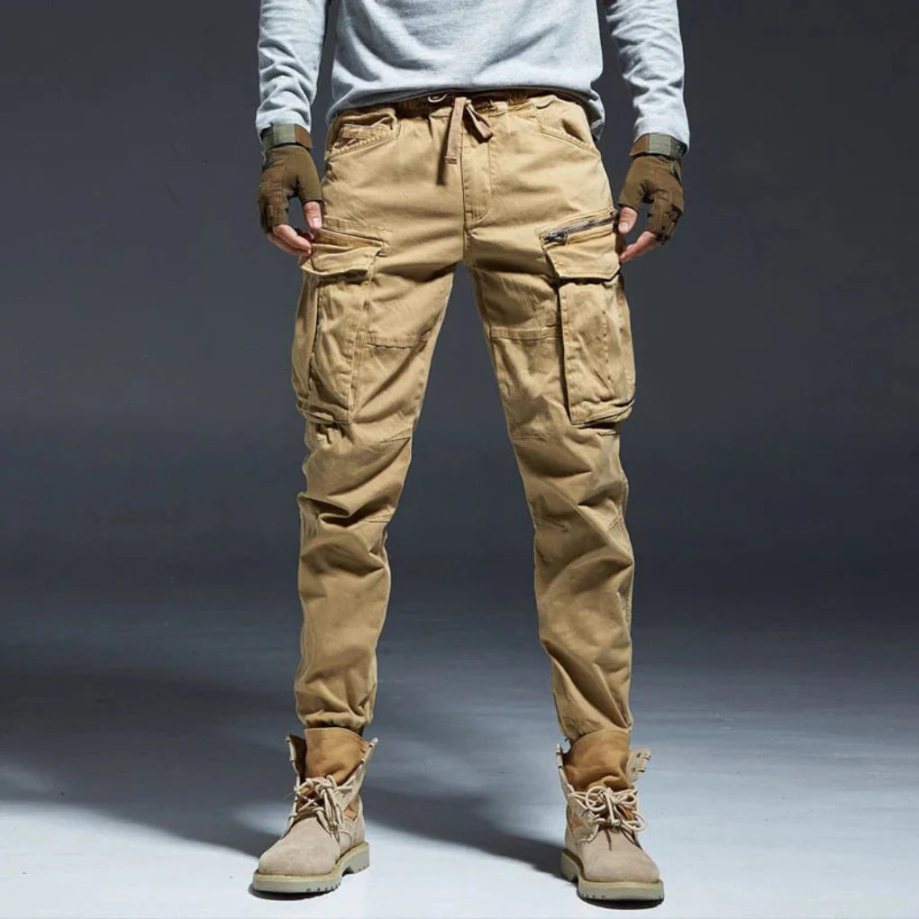 Pantaloni cargo multitasche da uomo