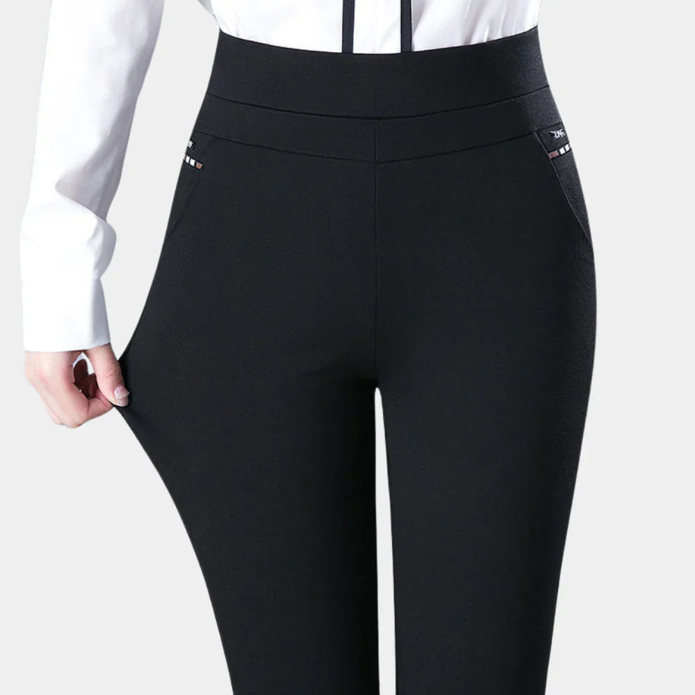 Comodi pantaloni elasticizzati a vita alta