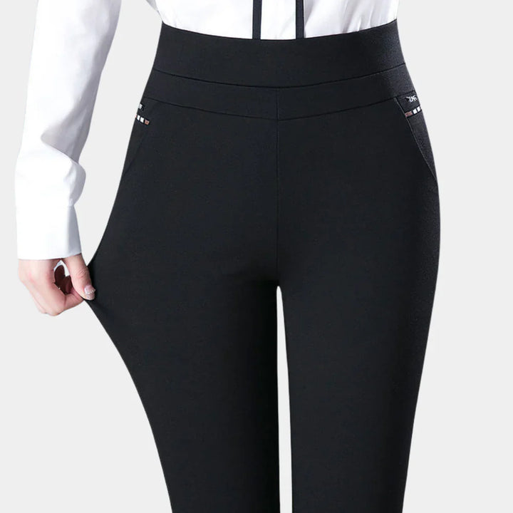 Comodi pantaloni elasticizzati a vita alta