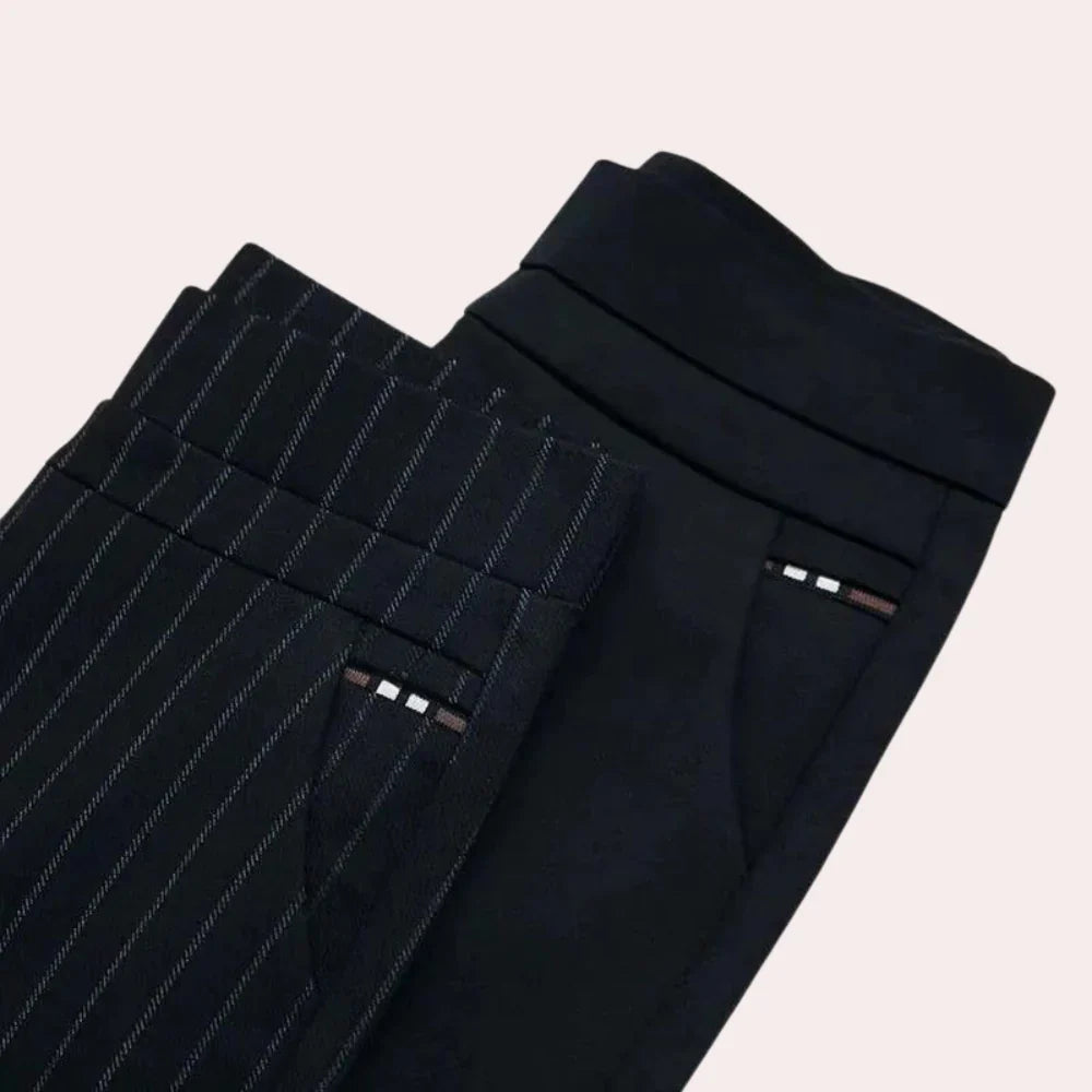 Comodi pantaloni elasticizzati a vita alta