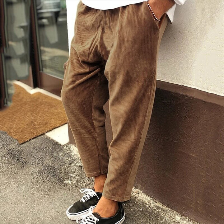 Pantaloni da uomo in velluto a coste dalla vestibilità rilassata