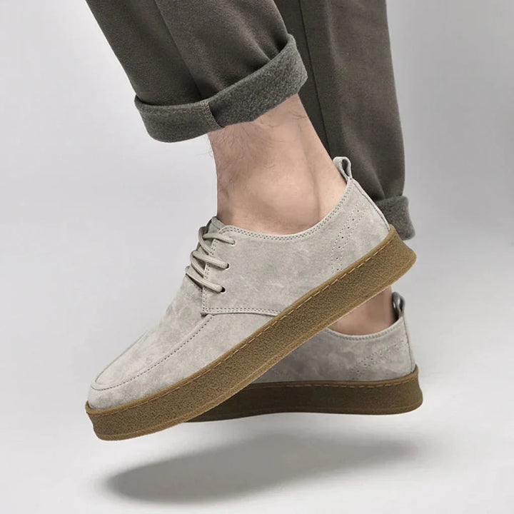 Sneakers in pelle scamosciata da uomo: eleganti e versatili