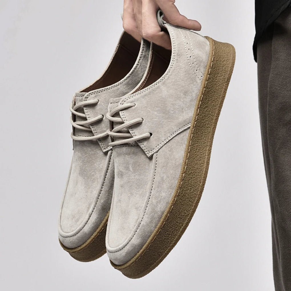 Sneakers in pelle scamosciata da uomo: eleganti e versatili
