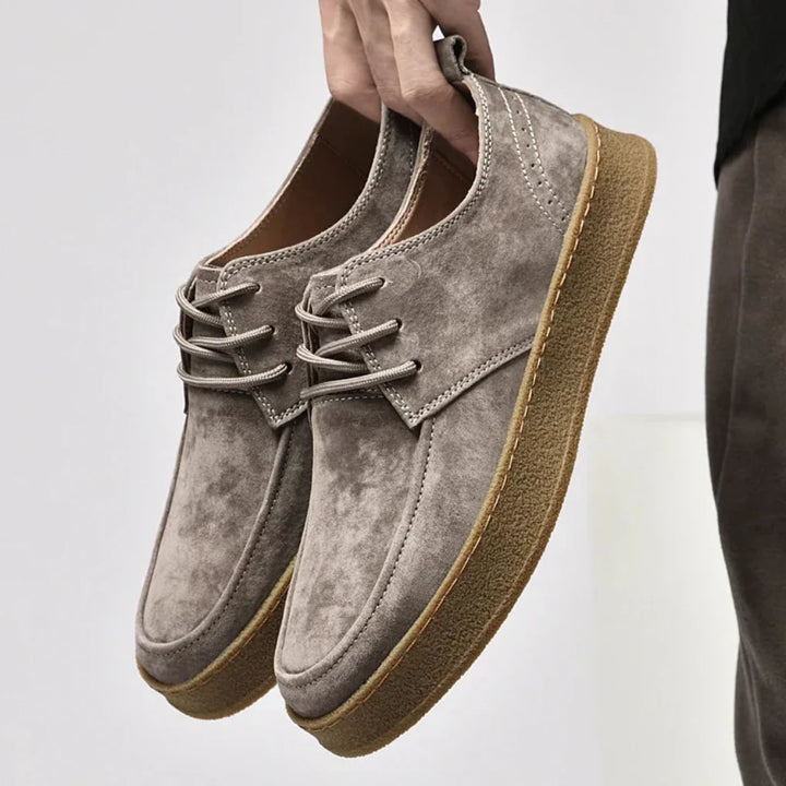 Sneakers in pelle scamosciata da uomo: eleganti e versatili