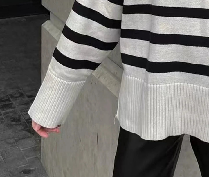 StripeComfort - Maglione Oversize con Design a Righe e Collo Rotondo