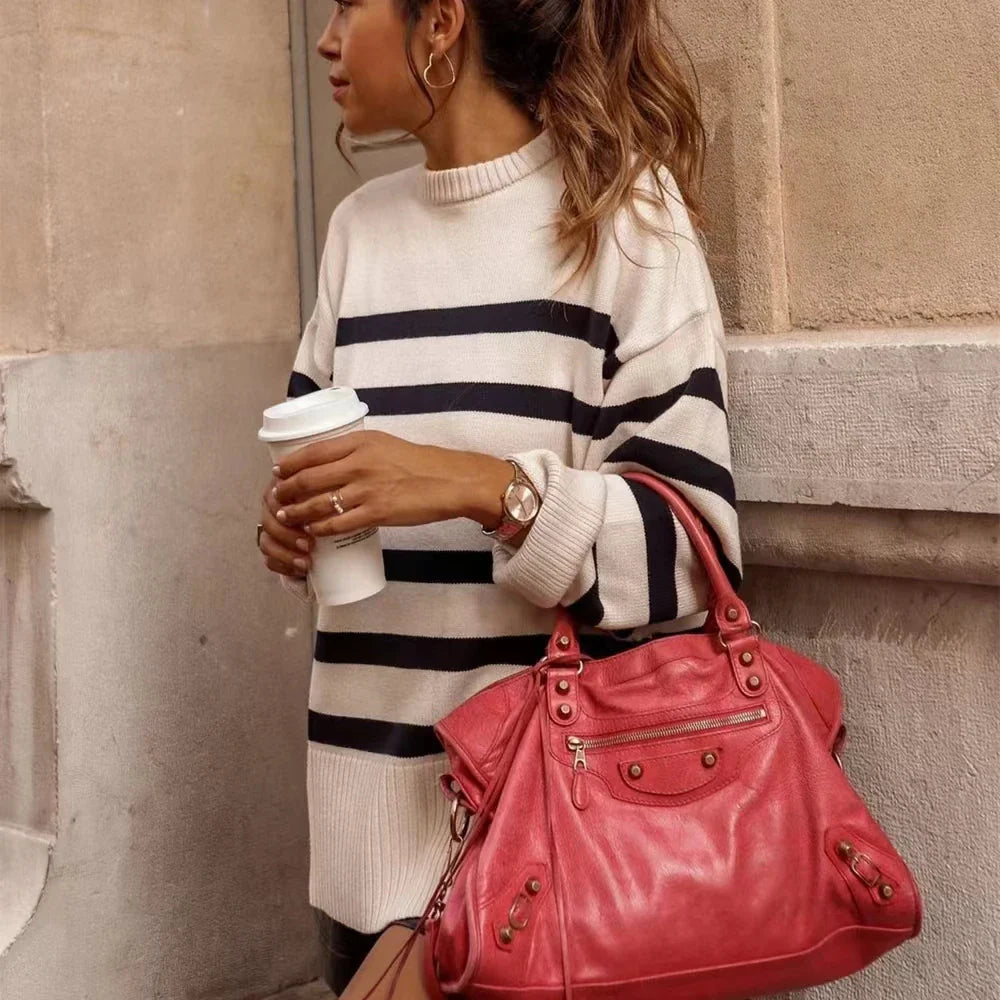 StripeComfort - Maglione Oversize con Design a Righe e Collo Rotondo