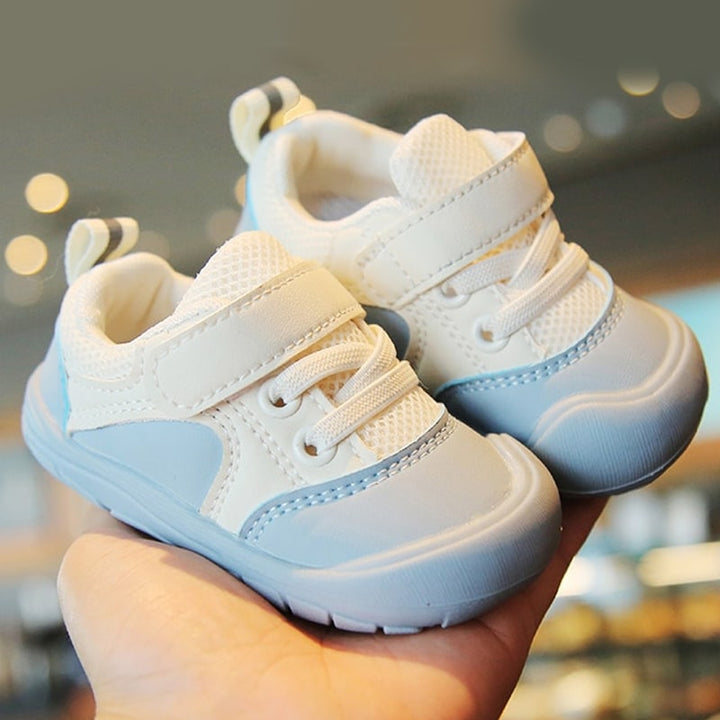 Scarpe da ginnastica per bambini a piedi nudi