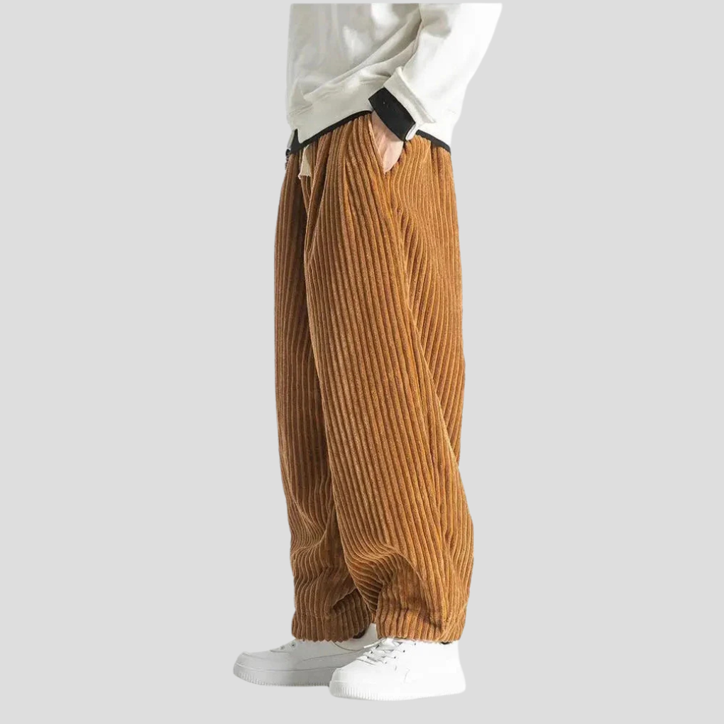 Pantaloni larghi e dritti da uomo