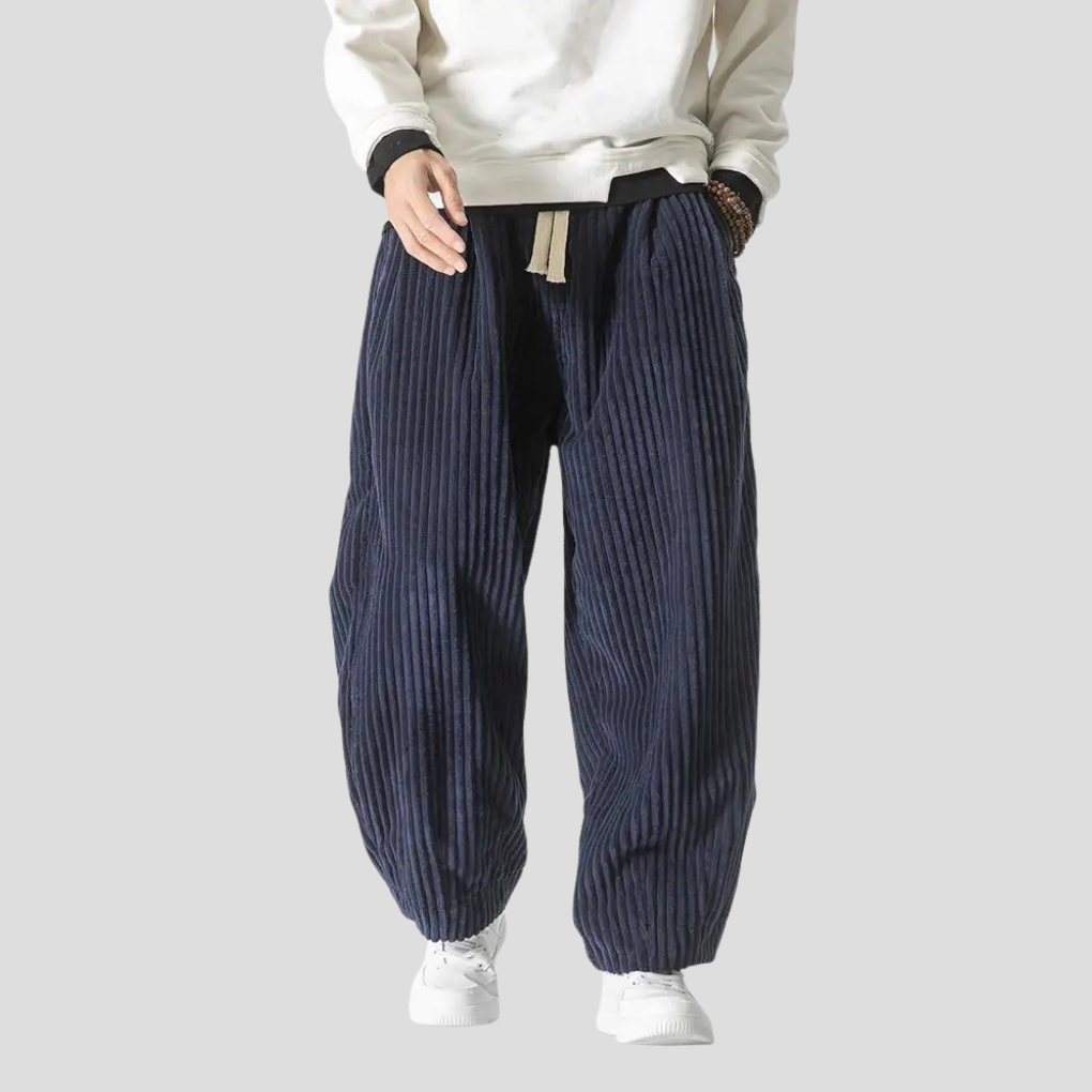 Pantaloni larghi e dritti da uomo