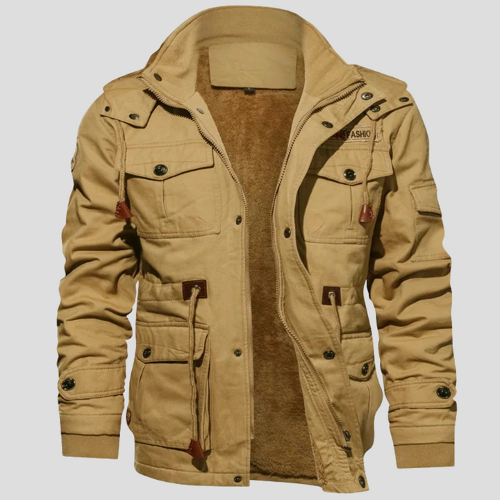 Giacca robusta da uomo: strato solido per giornate fredde e ventose