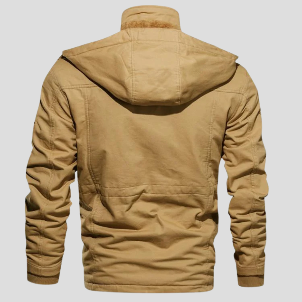 Giacca robusta da uomo: strato solido per giornate fredde e ventose