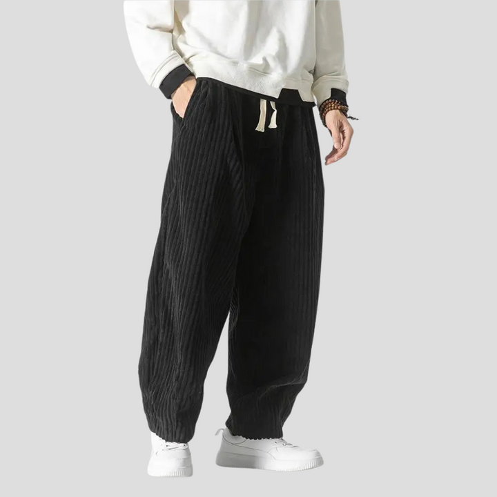 Pantaloni larghi e dritti da uomo