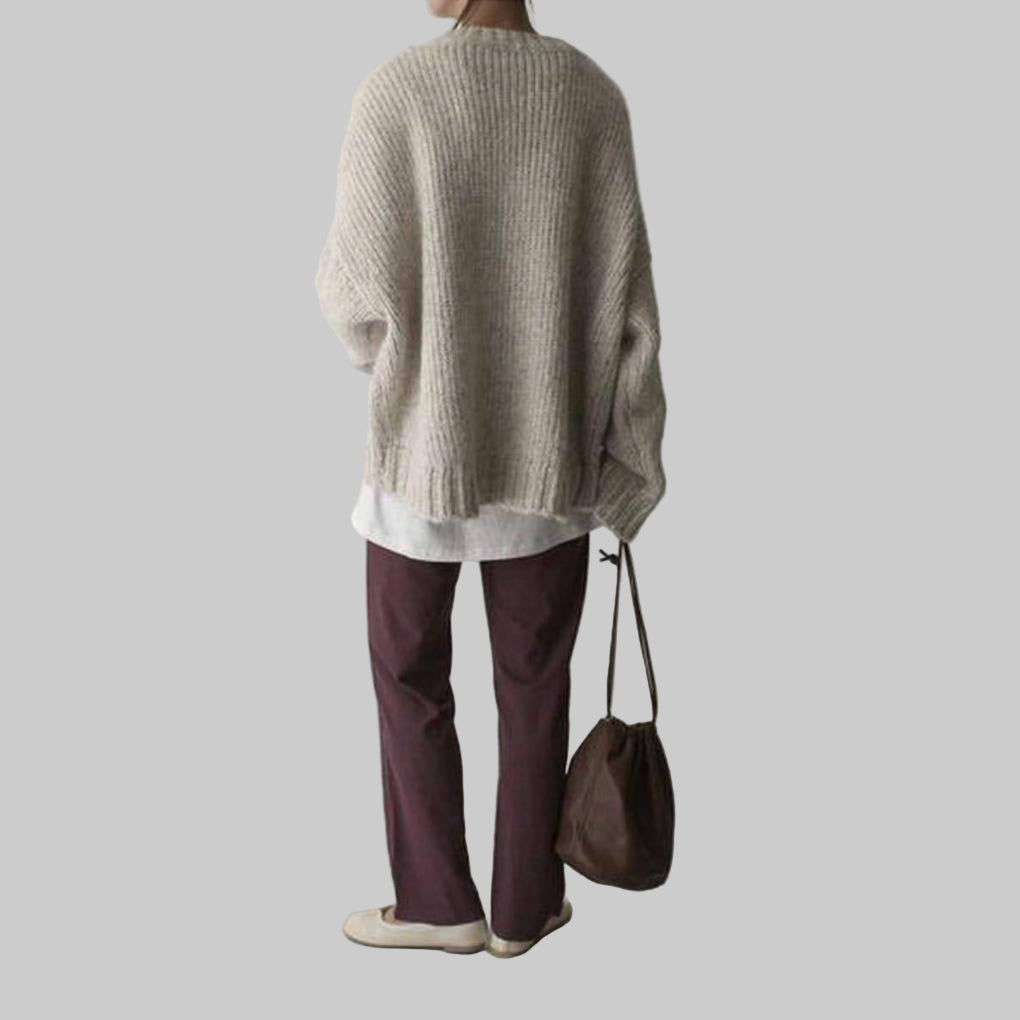 Maglione oversize color avorio con tasca frontale