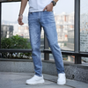 Jeans a Gamba Dritta da Uomo: Stile Classico e Comfort per Ogni Giorno