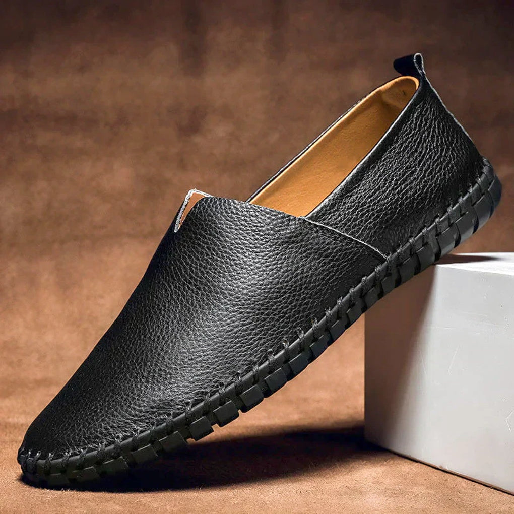 Eleganti mocassini in vera pelle opaca slip-on