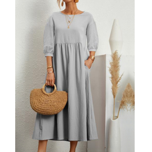 Abito estivo elegante da donna con lavorazione smocked