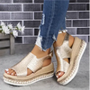 Sandali con plateau alla moda per le donne