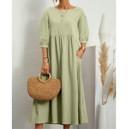 Abito estivo elegante da donna con lavorazione smocked