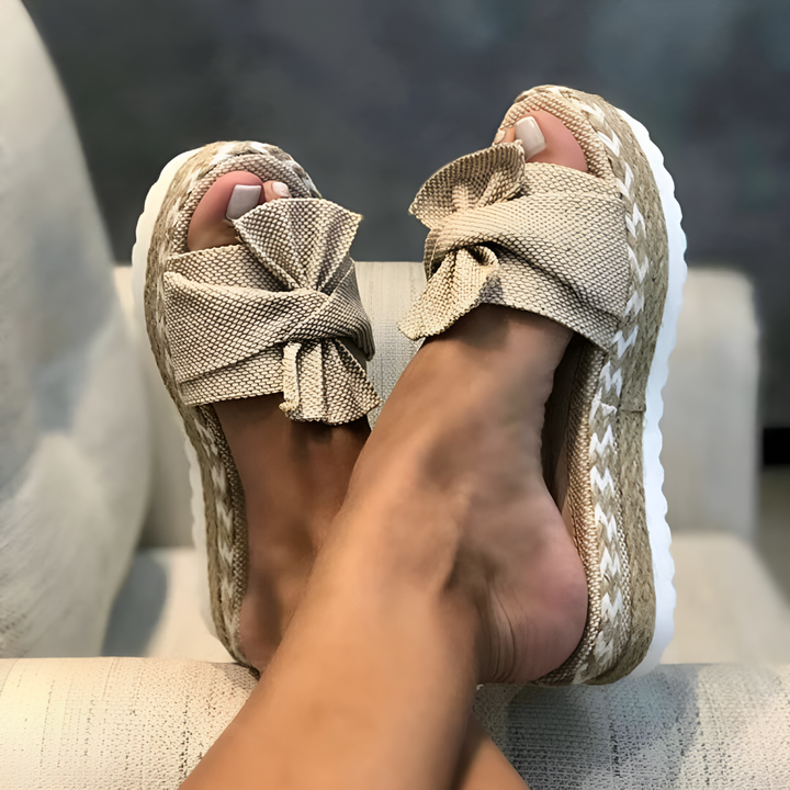 Sandali ortopedici alla moda da donna