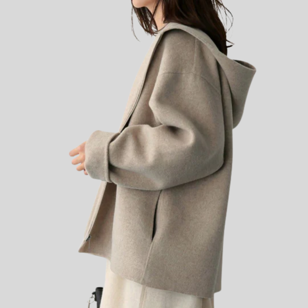 Chaqueta con capucha de mujer de diseño funcional