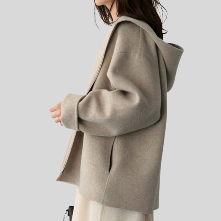 Chaqueta con capucha de mujer de diseño funcional