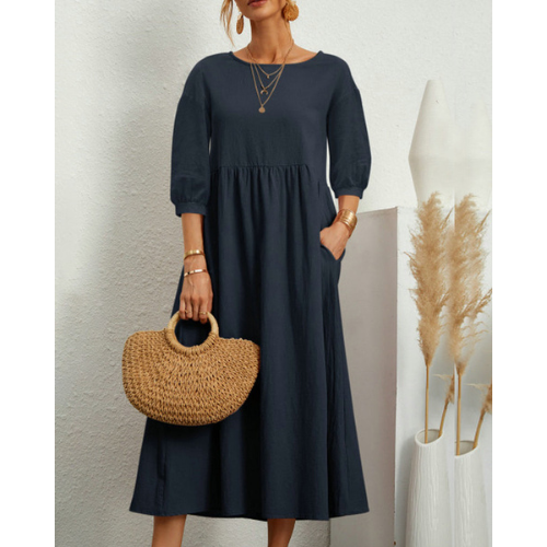 Abito estivo elegante da donna con lavorazione smocked