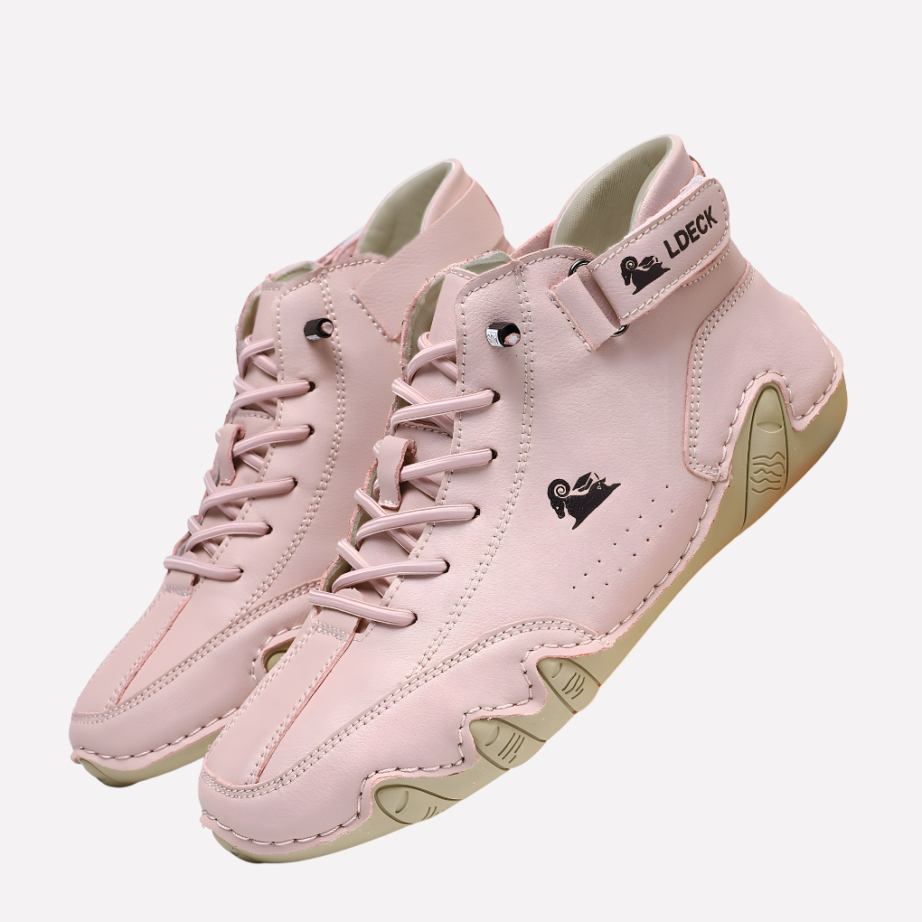 Zapatos de hombre a pies descalzos