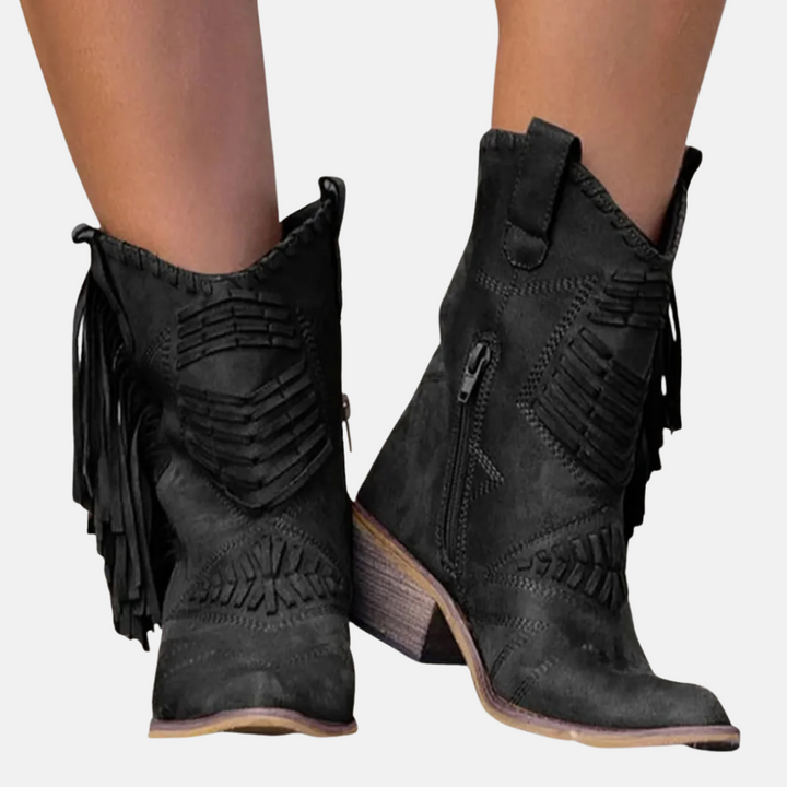 Stivali eleganti con nappe da donna