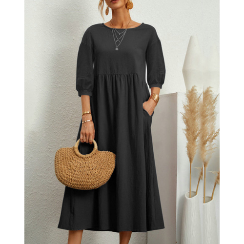 Abito estivo elegante da donna con lavorazione smocked