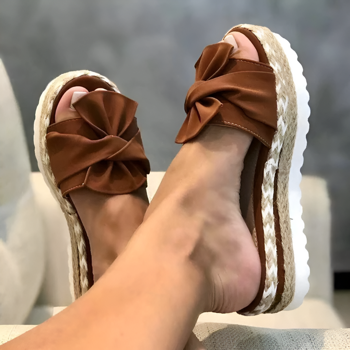 Sandali ortopedici alla moda da donna