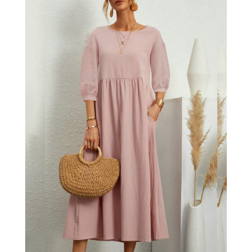 Abito estivo elegante da donna con lavorazione smocked