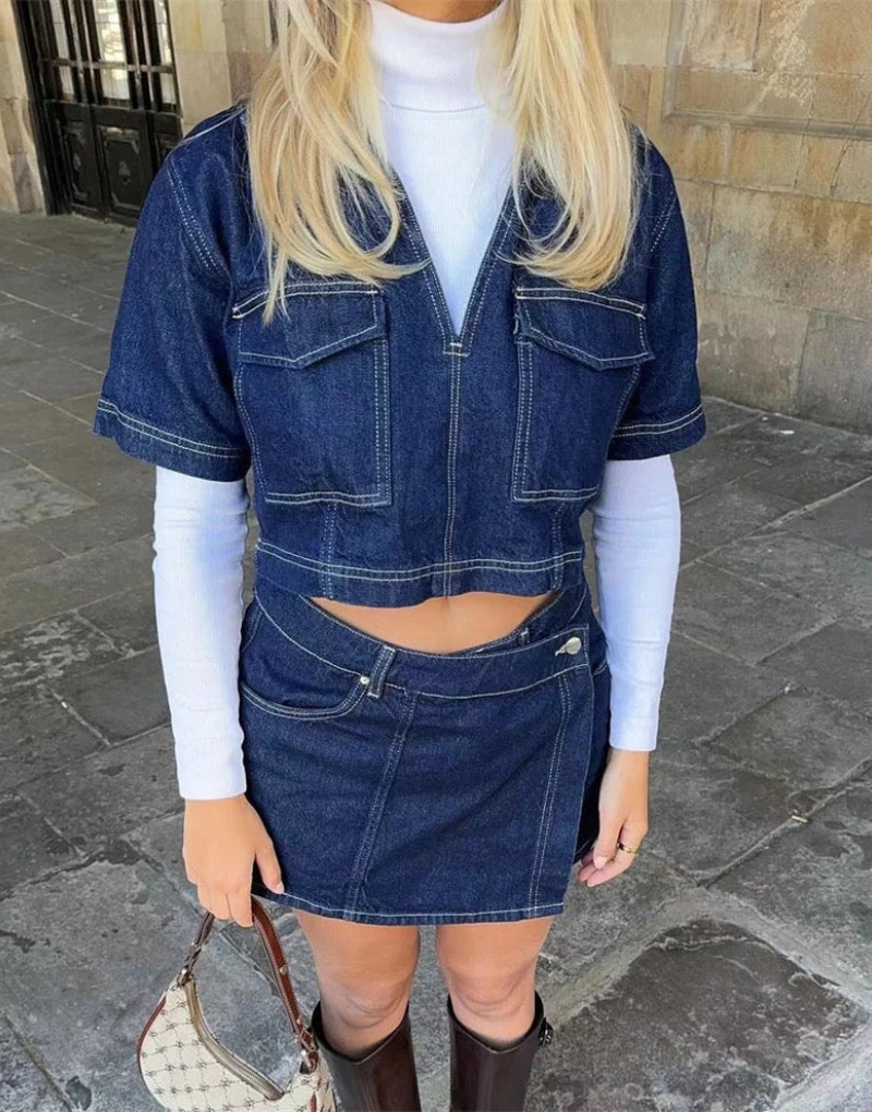 Completo in denim due pezzi con top e gonna
