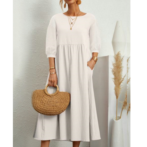 Abito estivo elegante da donna con lavorazione smocked