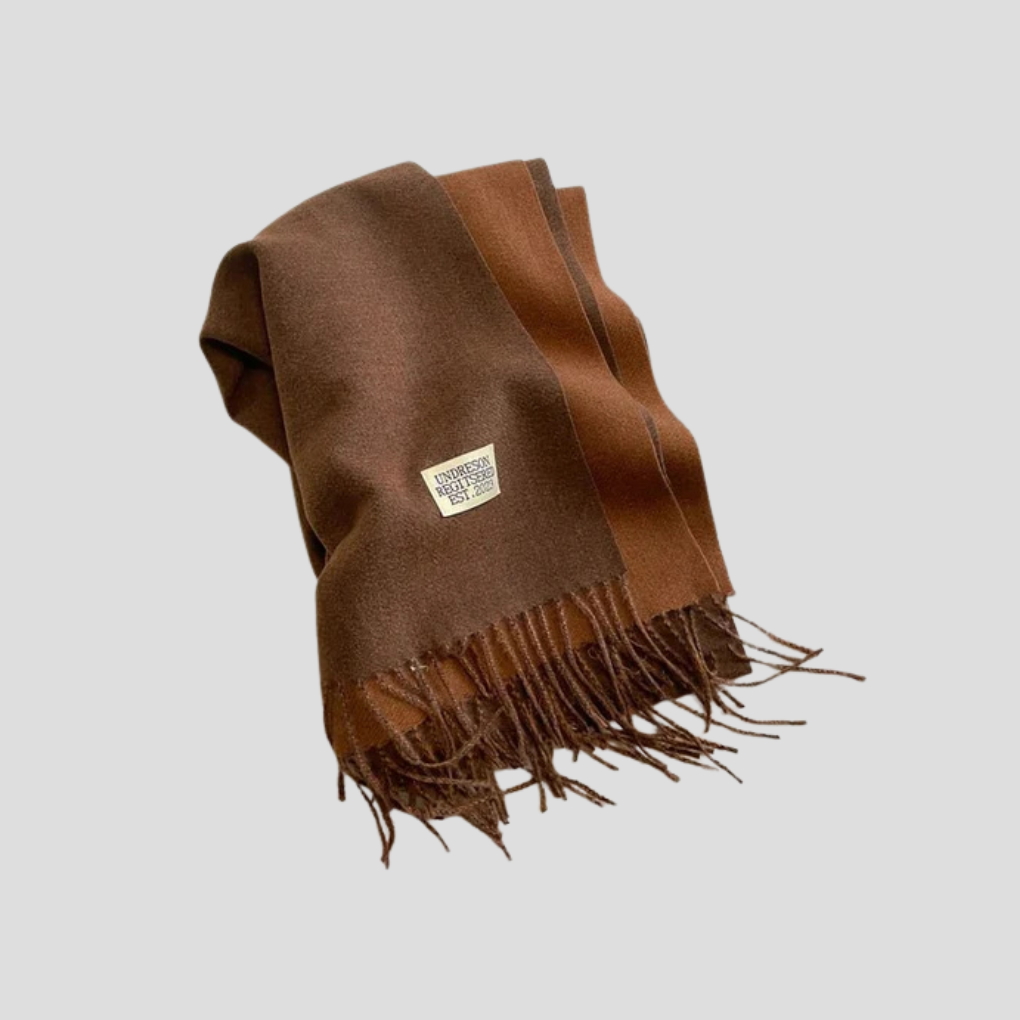 Bufanda de lana en estilo clásico invernal