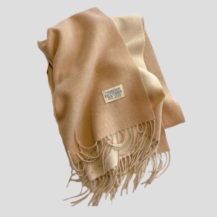 Bufanda de lana en estilo clásico invernal