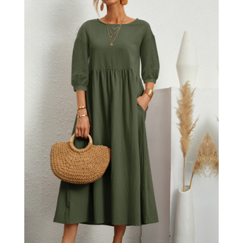 Abito estivo elegante da donna con lavorazione smocked