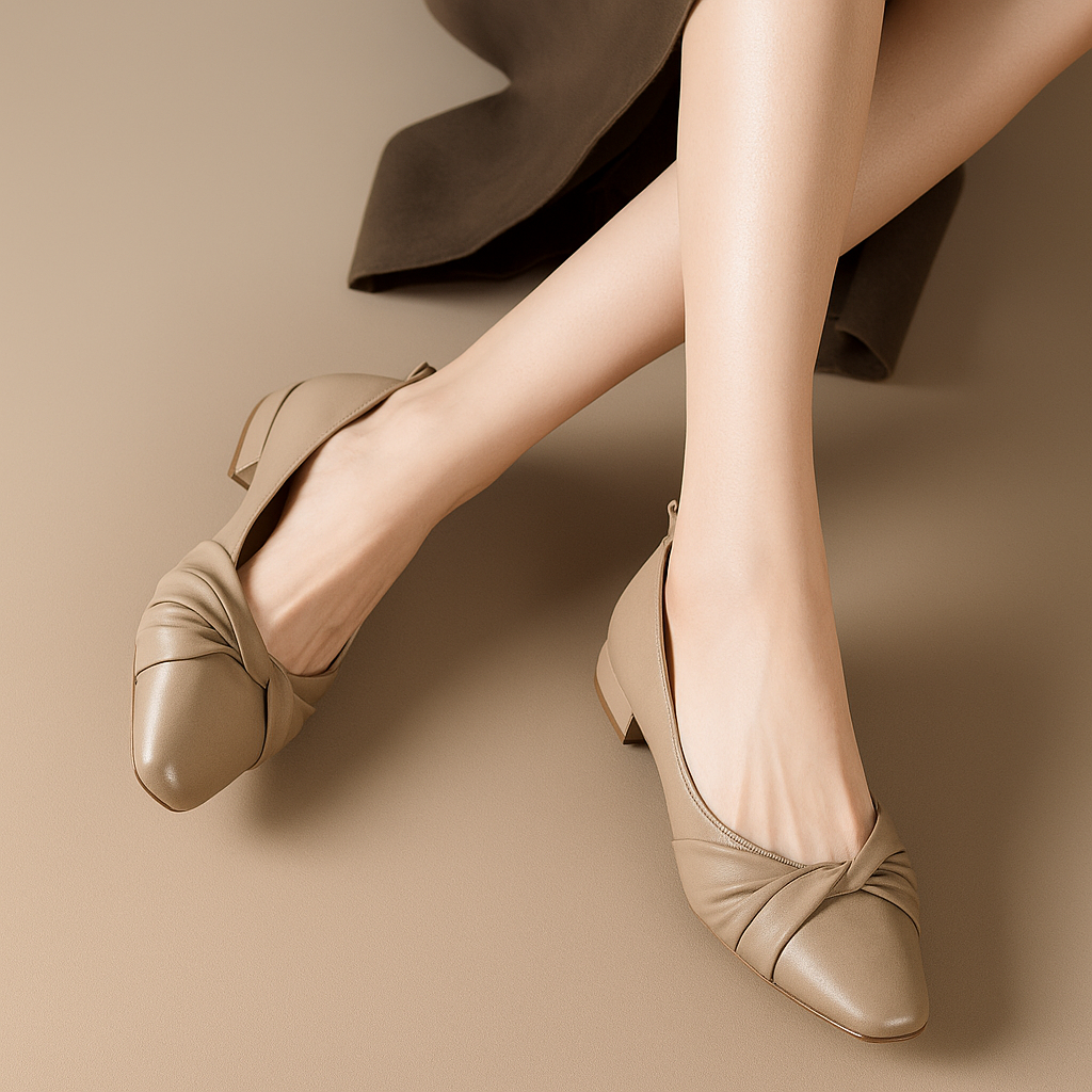Scarpe da donna a punta con tacco basso in pelle morbida