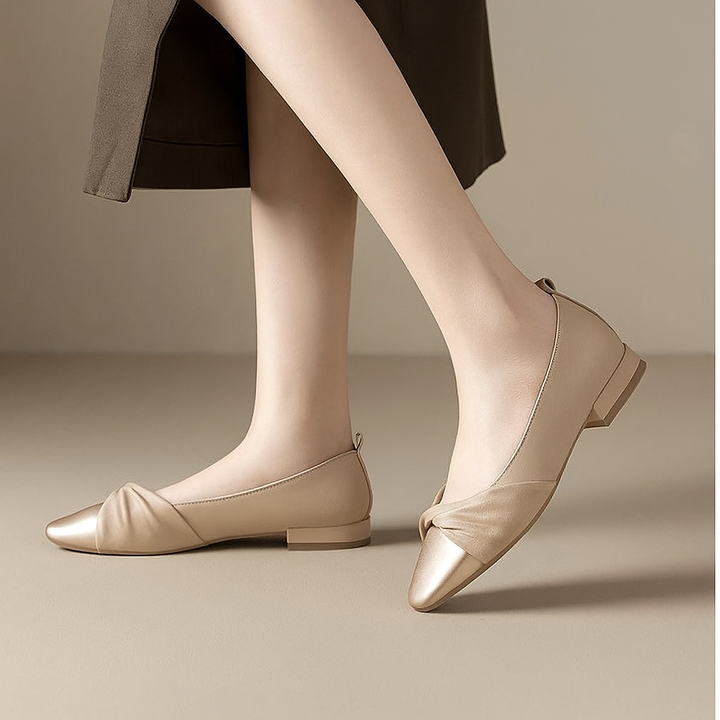 Scarpe da donna a punta con tacco basso in pelle morbida