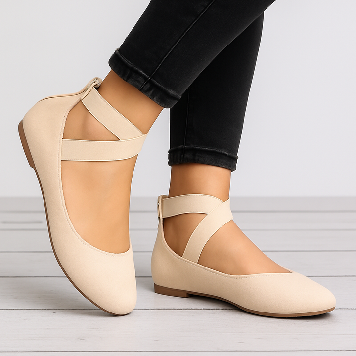 Ballerine con cinturino elastico in finitura scamosciata