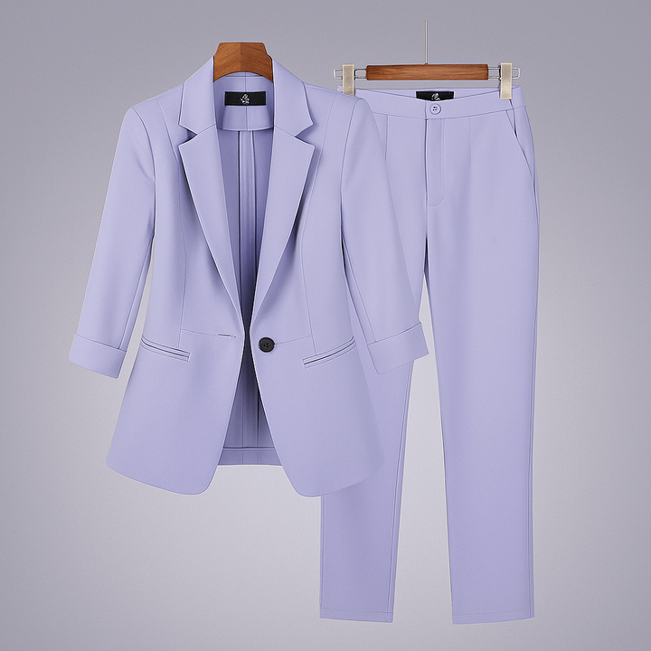 Completo elegante da donna con blazer e pantaloni