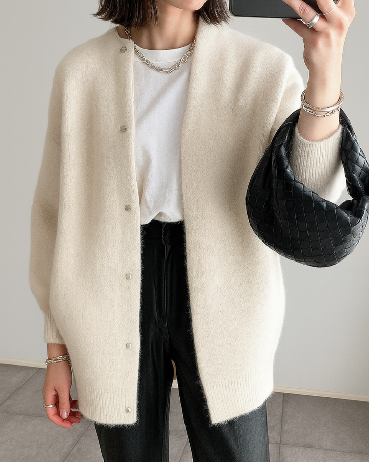 Giacca da donna comoda, minimalista e morbida in maglia