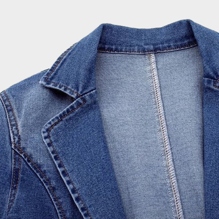 Blazer di jeans alla moda per le donne