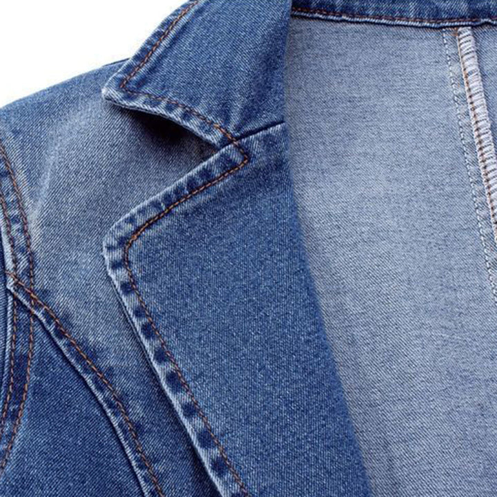 Blazer di jeans alla moda per le donne