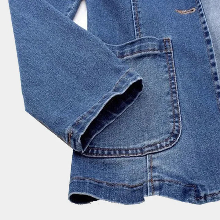 Blazer di jeans alla moda per le donne